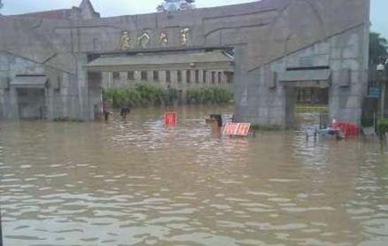 图为厦门大学今年最大水灾现场