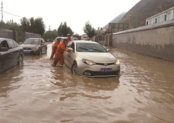
青海西宁遭遇强降雨袭击2022年8月13日启动西宁市级应急响应