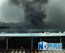 东莞工厂着火消防官兵皮肤瘙痒 中途求医