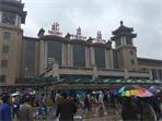 南方苦战强降雨 北方气温冲30℃