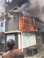 成都一餐馆起大火好吓人 男子紧急疏散住户反应快
