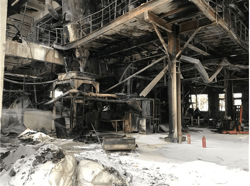 南京金陵化工厂突发大火 明火已灭致1人死亡