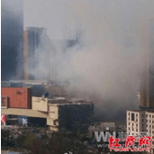 青岛华润万象城建筑工地发生火灾 系建筑垃圾着火