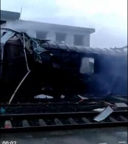重庆黔江火车站货运列车发生爆燃致7人受伤